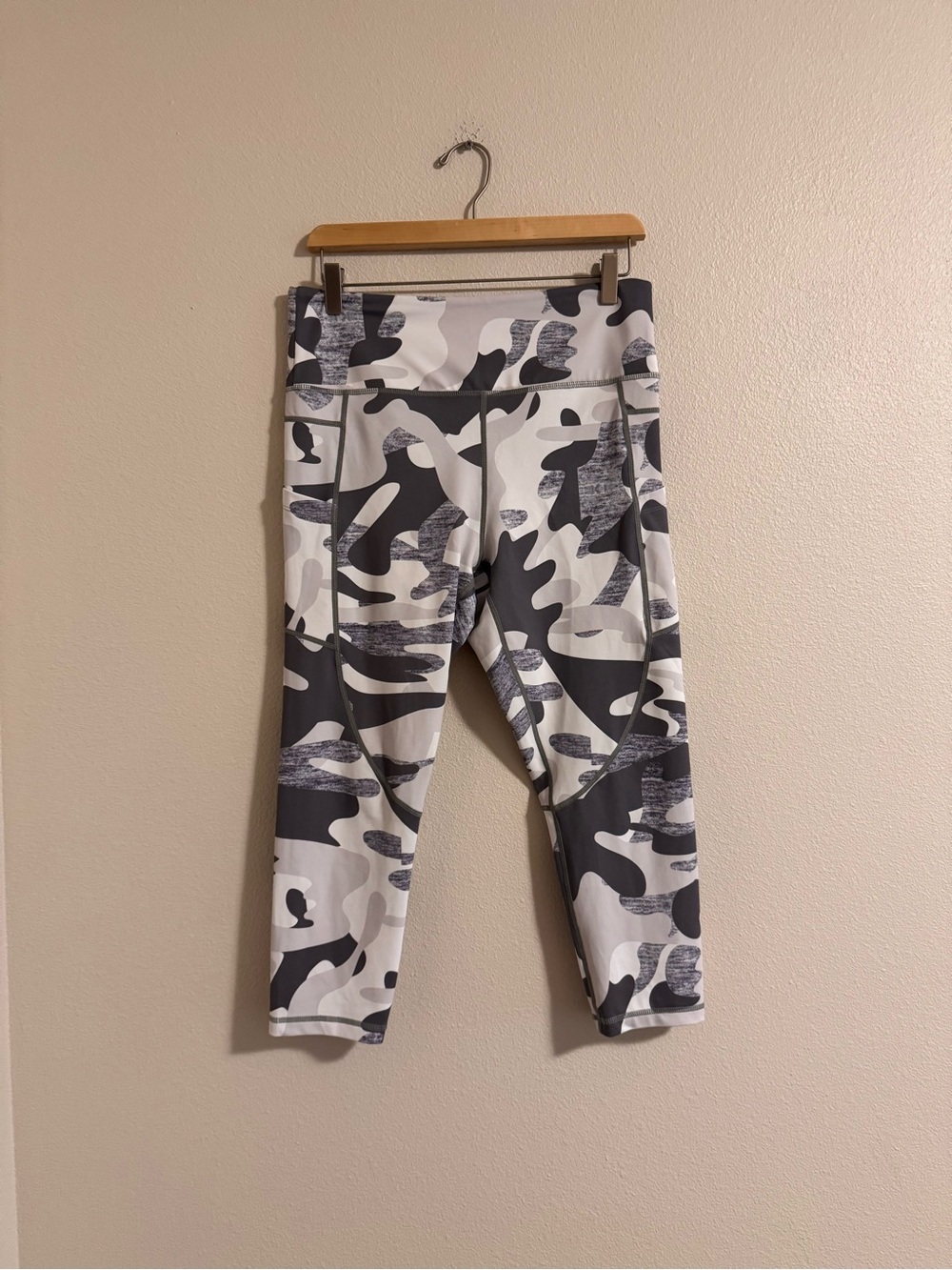 ZYIA White & Gray Camo Leggings